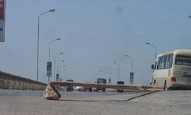 Cầu Thăng Long và cầu Mai Lĩnh lún, nứt