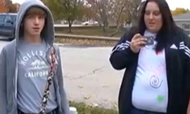 Nam sinh bị đình chỉ vì đeo túi xách nữ đến trường