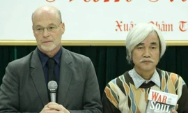 Đem thơ hàn gắn chiến tranh