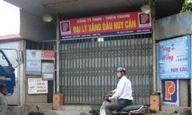 Dân khổ vi cây xăng 'găm' hàng