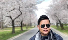 Mẹ ca sĩ Quang Lê đông fan không kém con trai