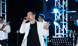 Cuộc sống hiện tại của ca sĩ Khánh Phương “Chiếc khăn gió ấm”