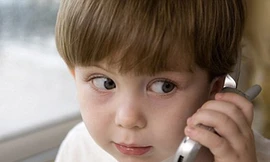 Điện thoại di động ảnh hưởng sức khỏe của trẻ