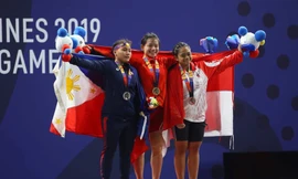 'Nẫng' HCV khó tin, nữ đô cử Việt Nam khiến đối thủ oà khóc