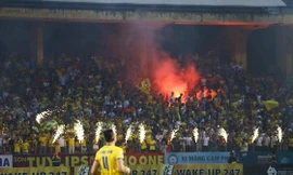 Hàng Đẫy lần thứ 2 có pháo sáng kể từ đầu mùa giải