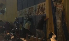 Quang Hải gửi lời cảm ơn CĐV Hà Nội cổ vũ bên ngoài sân Hàng Đẫy