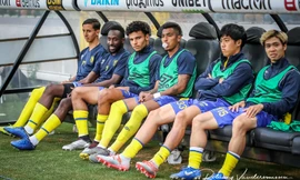 Công Phượng (ngoài cùng bên phải) không được đăng ký thi đấu.