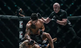 Võ sỹ gốc Việt Thanh Lê tung 'mưa' đòn hạ gục cựu vô địch thế giới