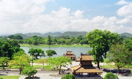 Sông Hương, núi Ngự nhìn từ Kỳ Đài