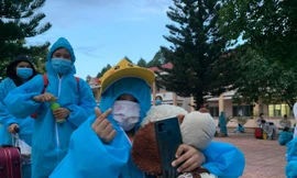 Hàng trăm người Đắk Lắk vỡ òa niềm vui khi trở về quê