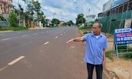 Người dân ở buôn Sút M’gư, xã Cư Suê bức xúc vì bị ngâm tiền đền bù suốt 10 năm qua