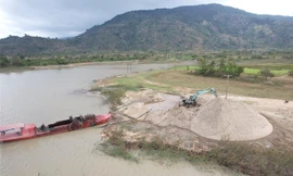 Đắk Lắk: Được giao nạo vét lòng hồ nhưng chỉ tập trung khai thác cát