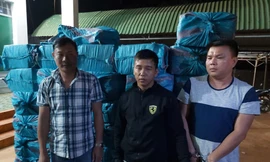 Ba đối tượng vận chuyển thuốc lá lậu tại cơ quan điều tra