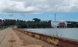 Phần đất quy hoạch đất Công viên cây xanh hồ Tân An, nhưng lại cấp sổ đỏ (đất thương mại dịch vụ) cho cá nhân thuê 50 năm