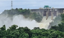 Xả lũ tại đập tràn Buôn Tua Srah 