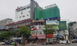 Tháo dỡ 'chuồng cọp' trái phép trên nóc trung tâm thương mại OCD Hà Nội