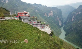 Công trình 7 tầng được xây dựng trái phép trên đèo Mã Pí Lèng (Ảnh: Báo Dân Việt).