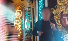 Đi 'bia ôm' với bạn thân rồi chụp hình gửi cho vợ bạn, người đàn ông bị đâm chết