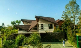 Vẻ đẹp 'gây nghiện' của ngôi nhà mái chồng mái phá cách