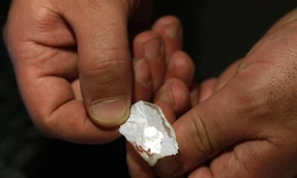 Mang ‘hàng trắng’ đến... Công an phường