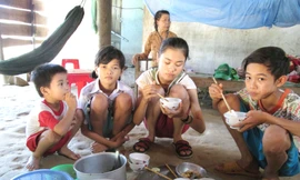 Phận đời bốn chị em bị mẹ tâm thần doạ giết