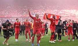 Đã trở thành nhà vô địch, nhưng bao giờ Liverpool mới được nâng cúp? 