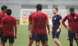 HLV Singapore tung chiêu gây khó HLV Park Hang-seo?