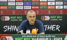 HLV Bandovic bảo vệ CĐV Nam Định, thừa nhận Hà Nội may mắn thoát bàn thua phút cuối