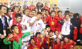 Choáng ngợp trước đội hình toàn danh thủ chơi trận giao hữu Thế hệ vàng 