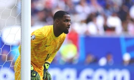 Thủ môn Mike Maignan, người hùng nước Pháp chiến đấu để 'mang vinh quang về cho mẹ'