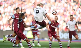 Haaland bỏ lỡ siêu phẩm để đời trong trận đại thắng của Man City