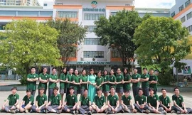 Lớp học “chuẩn 5 sao“: 32 học sinh cùng đỗ trường chuyên, 4 thủ khoa khối chuyên