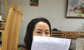 Góc ấm lòng: Mẹ ra tay “cứu nguy” mùa thi, cùng con gái học bài từ sáng sớm