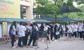 Hình ảnh teen Hà Nội trong ngày đầu tiên của kỳ thi tốt nghiệp THPT Quốc gia 2020