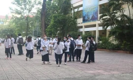  Đề thi Văn THPT: Bàn về việc trân trọng cuộc sống mỗi ngày, phần NLVH “gọi tên” Đất nước