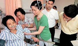 Tự mổ bụng vì không có tiền chữa bệnh