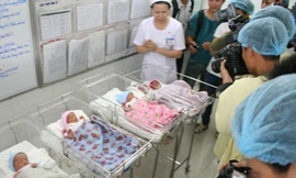 Chẩn đoán sinh 4, ra đời 5 bé