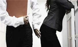 Khổ vì 'dê xồm' công sở