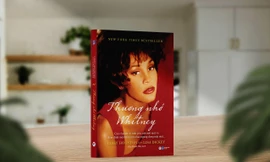 Whitney Houston: Trái Tim Thổn Thức Giữa Hoang Mạc Khô Cằn