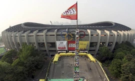 Tháp Lego lập kỷ lục với chiều cao hơn 30m