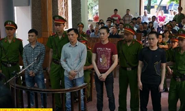 Xử vụ mua bán trái phép gần 100 bánh heroin