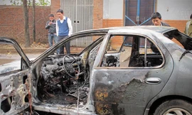 Ôtô Nissan bốc cháy sau khi phát nổ