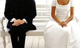 Sốc vì 'vết đen' của chồng sắp cưới