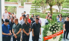 Lãnh đạo và cán bộ nhân viên tập đoàn TNG dâng hương tại nghĩa trang TNXP