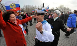 Những người Crimea ủng hộ Nga vui mừng nhảy múa ở Sevastopol hôm 16/3