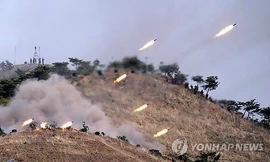 Ông Kim Jong-un chỉ huy tập trận bắn đạn thật