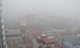  Hà Nội bị sương mù, mưa phùn bao phủ. Trong ảnh: một góc phố Nguyễn Du