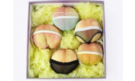 Hộp quả đào "gợi tình" có giá khoảng 79 USD 