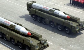 Tên lửa Triều Tiên diễu hành ở thủ đô Bình Nhưỡng