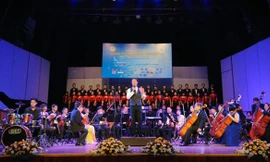 “Giai điệu Thắp Sáng Niềm Tin – Hope Symphony” với nhạc trưởng Lê Phi Phi